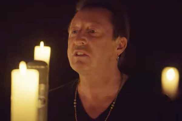 Con trai huyền thoại âm nhạc John Lennon lần đầu hát ‘Imagine’ để ủng hộ người dân Ukraine