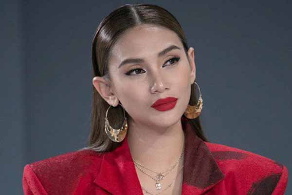 Võ Hoàng Yến đột ngột nhập viện