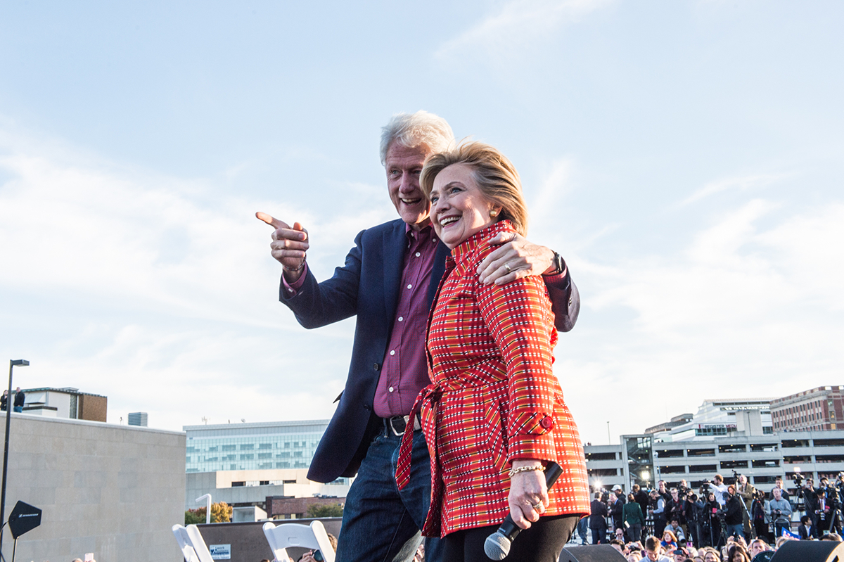 Vợ chồng cựu Tổng thống Bill Clinton sắp có chuyến “lưu diễn”