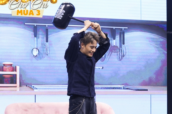 Tiếp chiêu đi chờ chi: Võ Tấn Phát ‘làm loạn’ sân khấu khiến dàn cast ‘đứng hình’