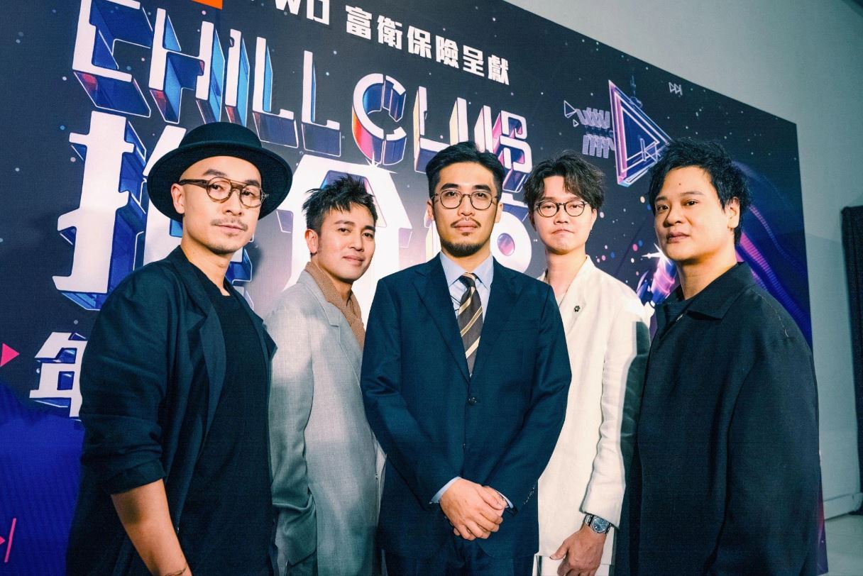 Vũ. khiến 10.000 khán giả Hồng Kông phấn khích khi hát bằng tiếng Quảng Đông