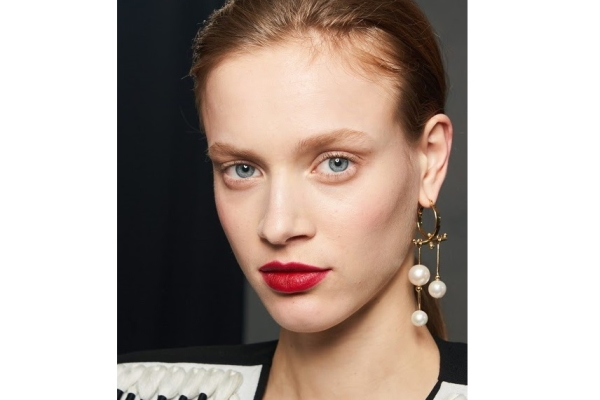 Xu hướng trang điểm Thu Đông 2020: Rũ bỏ những ngày buồn bã