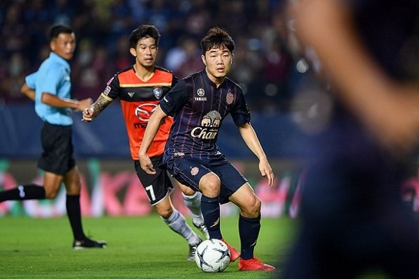 Clip: Màn trình diễn của Xuân Trường ở trận ra mắt Buriram United