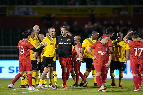 Huyền thoại Dortmund thể hiện đẳng cấp trong trận đấu gây quỹ từ thiện
