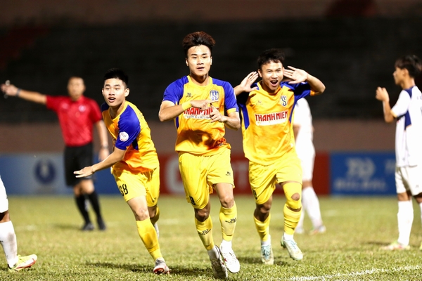 Tứ kết 4 – ‘Cầu thủ xuất sắc nhất trận’ Nguyễn Quang Vinh: Đối đầu đương kiêm vô địch tại Bán kết nhưng U.19 SLNA vẫn chiến hết mình