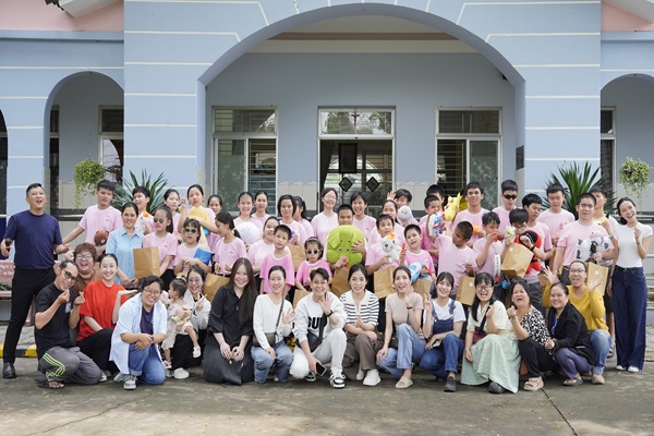 Chậm Một Nhịp mang yêu thương thắp sáng những đôi mắt lặng im