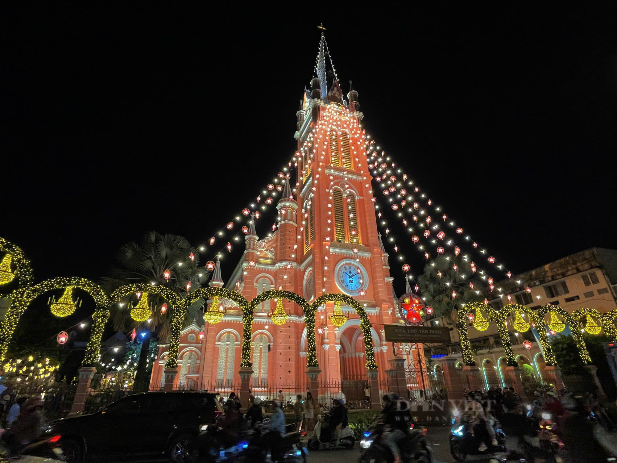 Sài Gòn: Rực rỡ sắc màu mùa Giáng sinh