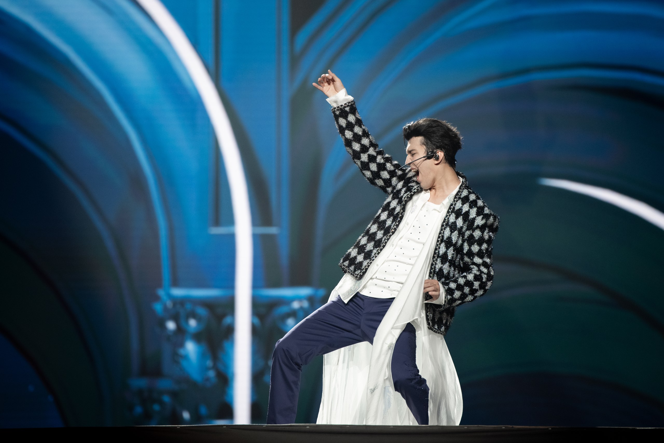 Dimash Kudaibergen: Tại sao cả thế giới ‘phát cuồng’ trước một giọng hát?