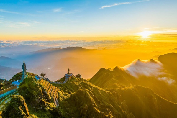 Dạt trôi giữa trời mây Tây Bắc: Hành trình chạm đỉnh Fansipan và lạc bước bên Thác Bạc