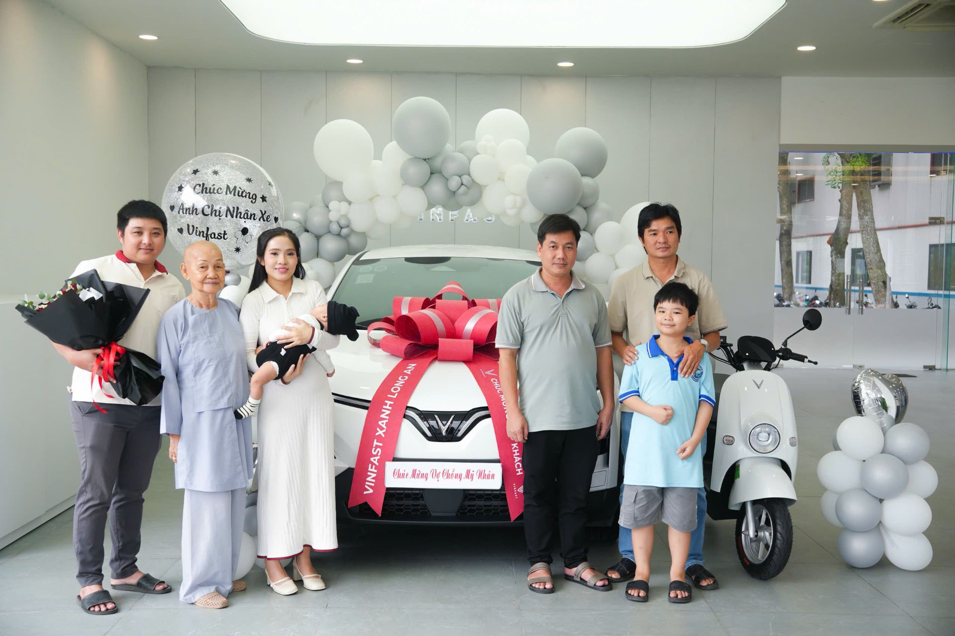 Khách hàng VinFast mua 1 được 2: Chưa kịp chạy đã ‘lời’