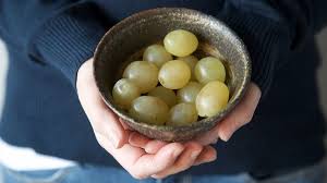 Ăn 12 quả nho đầu năm mới: có thật mang lại may mắn?