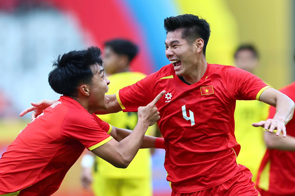 Cả bóng đá nam và nữ Việt Nam đều vào bán kết, lịch thi đấu như thế nào?