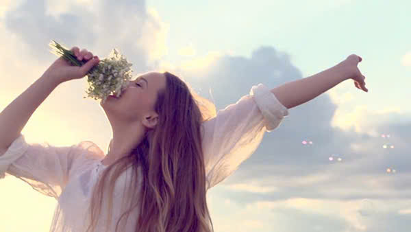 Hãy yêu thương bản thân vì bạn xứng đáng