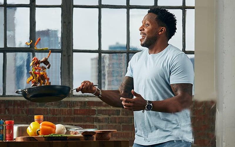 Đàn ông hiện đại không ngại vào bếp