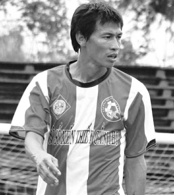 Cựu tiền đạo ĐT Việt Nam Nguyễn Minh Nghĩa đột ngột qua đời ở tuổi 49