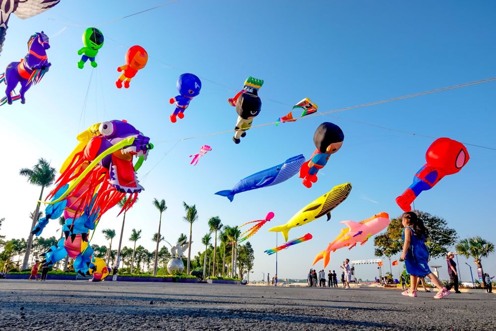 Thả diều ở Sài Gòn: Điểm đến lý tưởng dưới chân cầu Sài Gòn – Thủ Thiêm