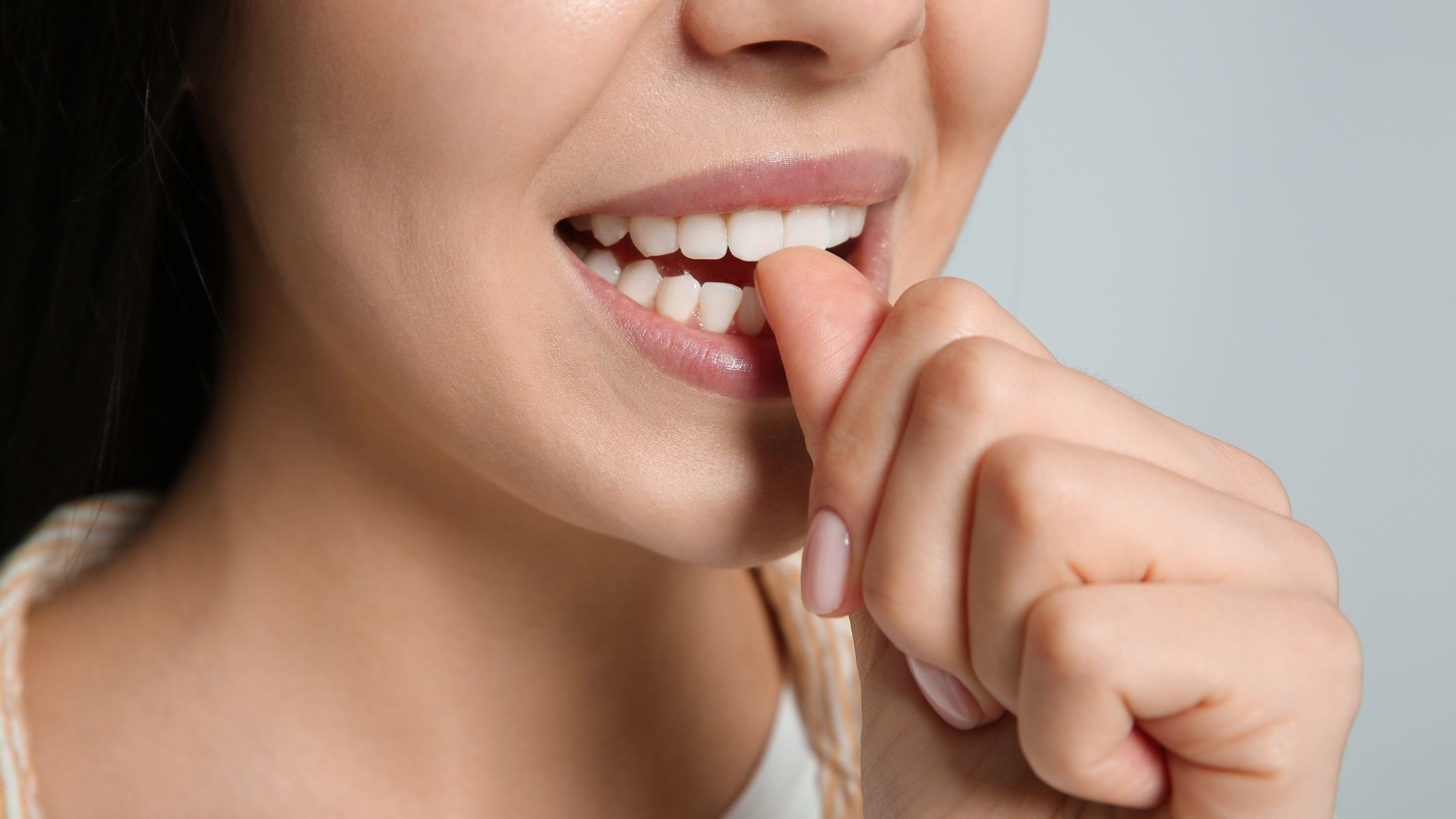 Cắn móng tay: Thói quen vô thức và cái giá ít ai nghĩ tới