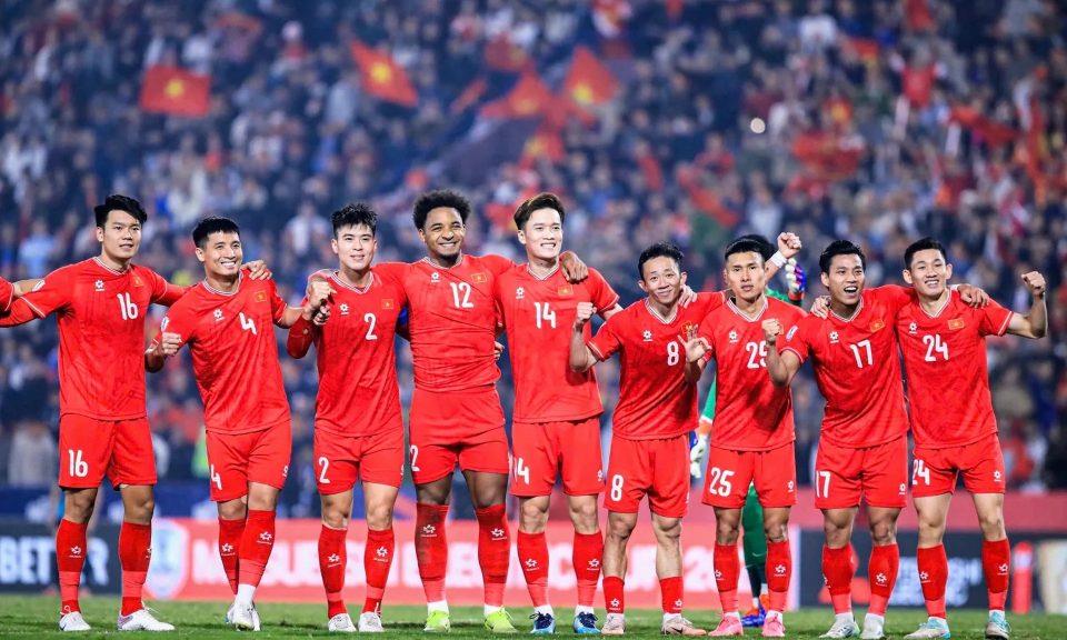 Tăng 5 bậc, đội tuyển Việt Nam áp sát Top 100 FIFA, Malaysia tụt dốc thê thảm