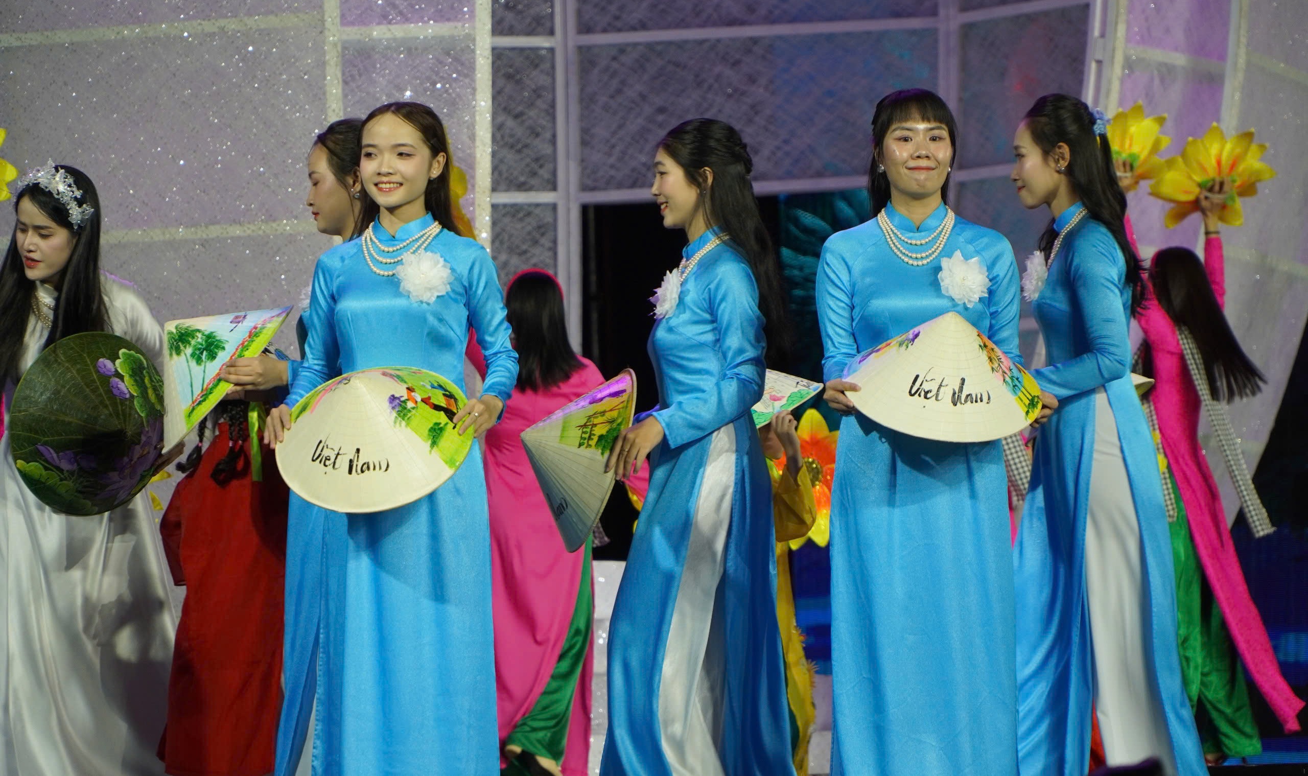 Nét đẹp áo dài Việt Nam được tôn vinh qua Lễ hội Áo dài 2026