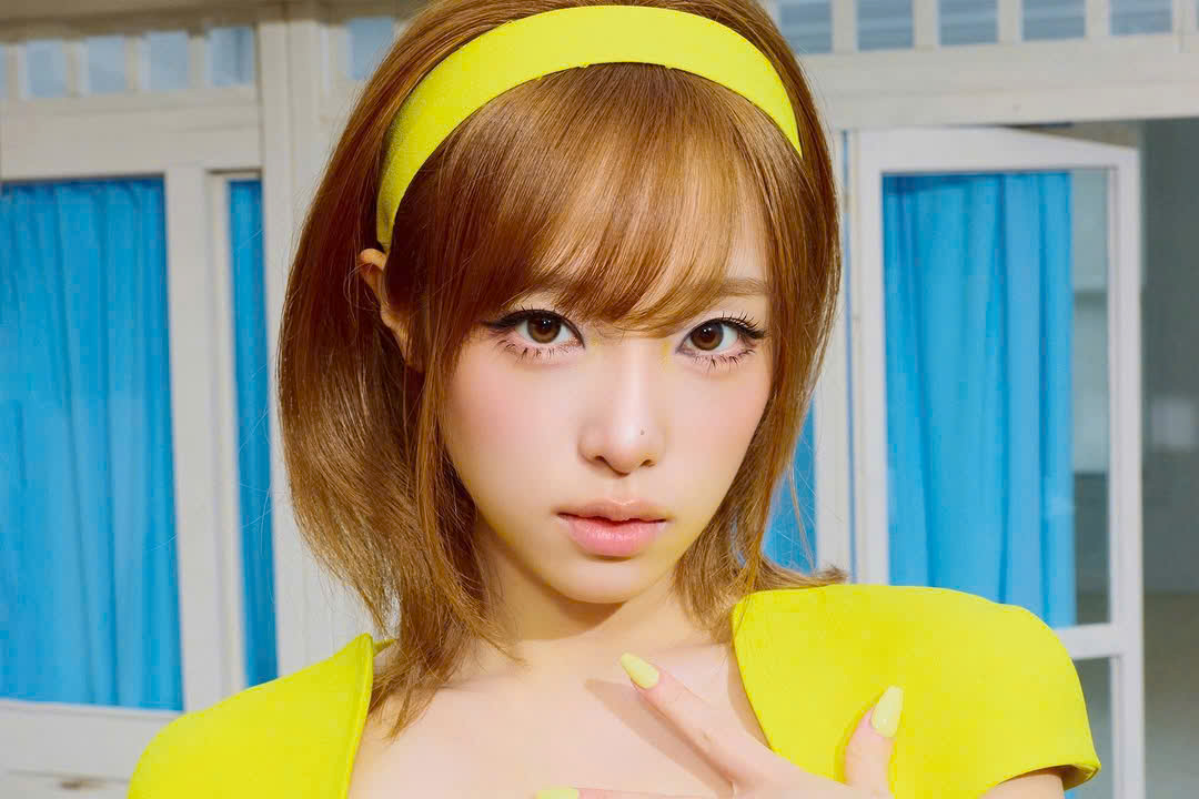 Choi Yena và ‘CATCH CATCH’: Khi sự điên rồ và vui nhộn cứu rỗi làn sóng K-pop 2026