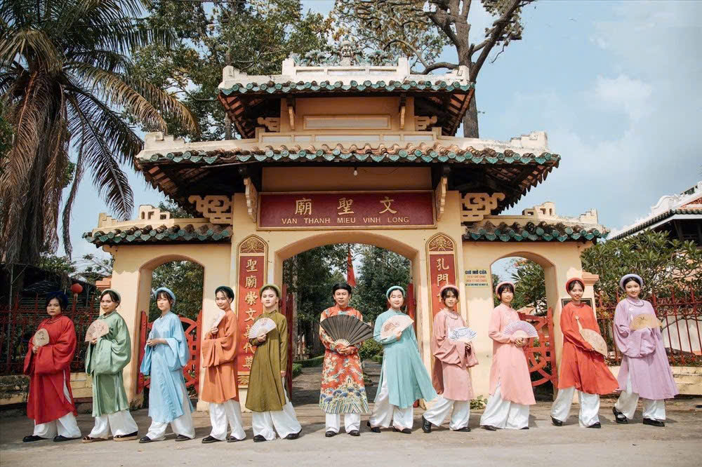 Cổ phục Việt Nam: Hồn Việt giữa nhịp sống hiện đại