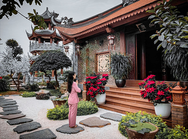 Đi chùa mùa lễ hội: Đừng chỉ để ‘check-in’, hãy để ‘check-soul’