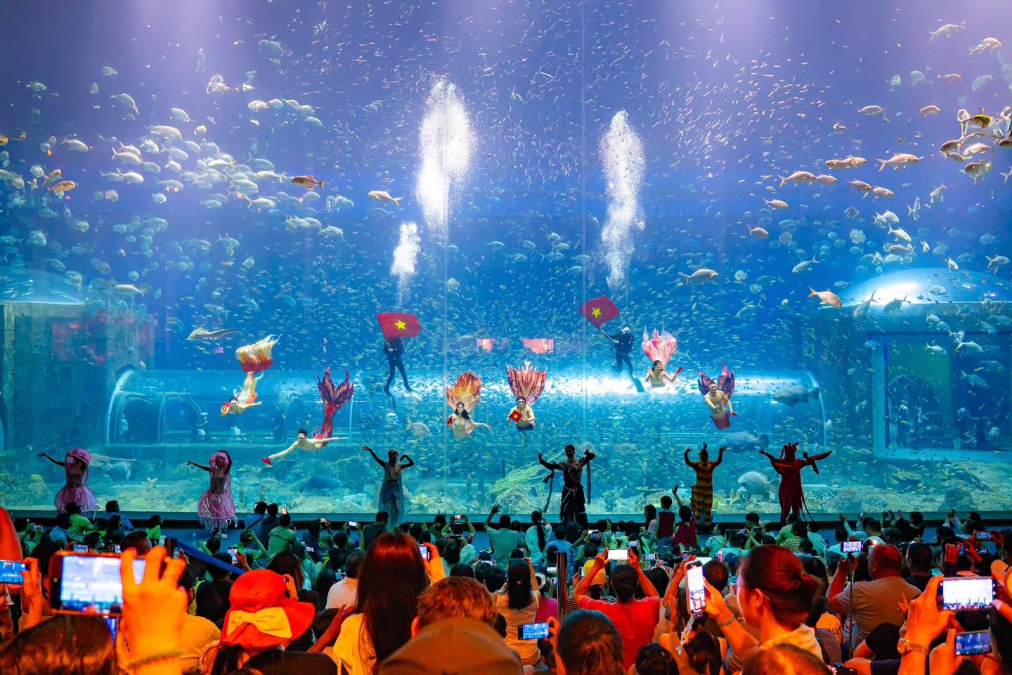 Phú Quốc United Center: Từ ‘tâm điểm không ngủ’ đến ‘vũ trụ lễ hộ’ bùng nổ