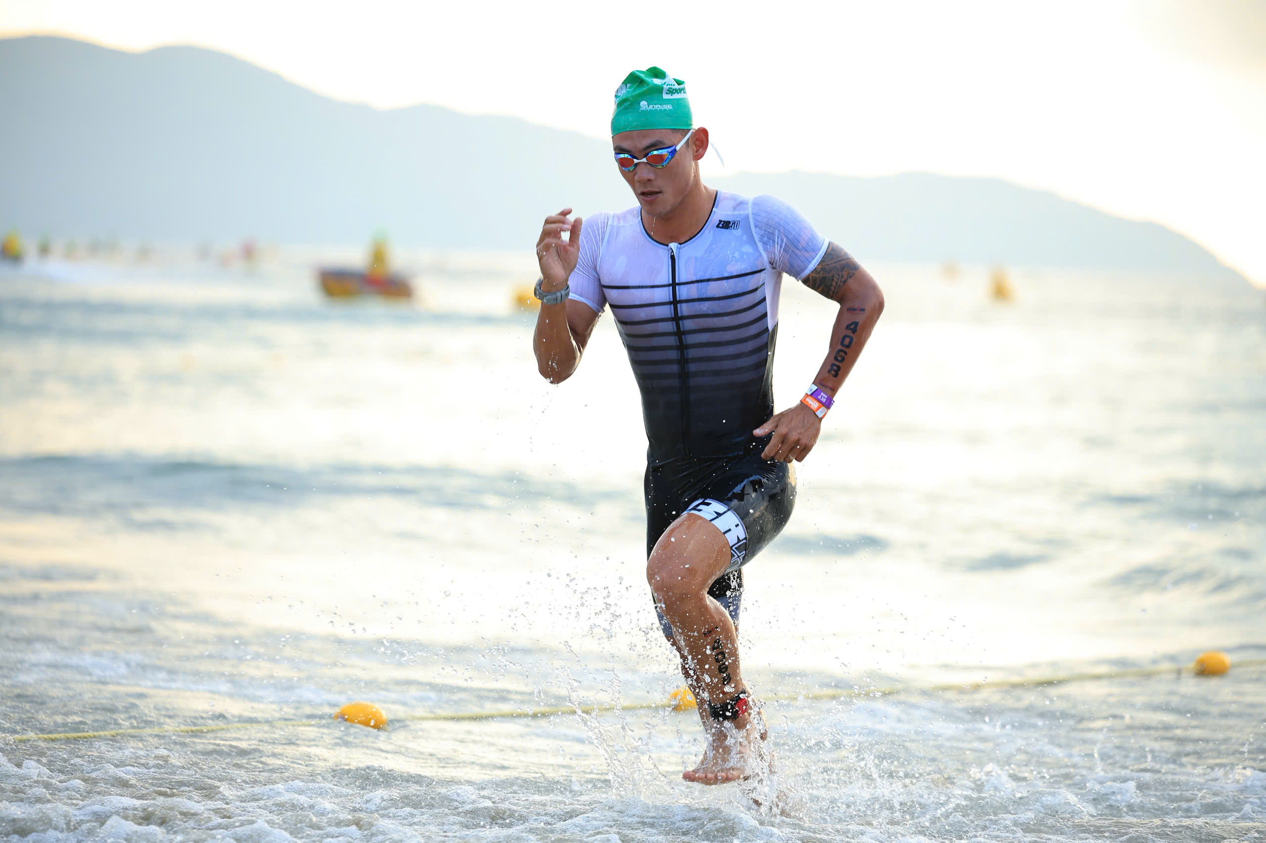 Lâm Quang Nhật lập cột mốc lịch sử, IRONMAN Việt Nam khép lại đầy cảm xúc