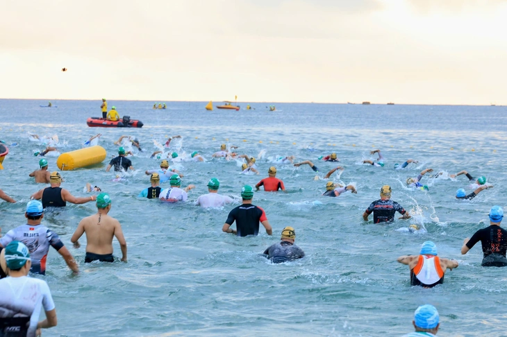 Lâm Quang Nhật lập cột mốc lịch sử, IRONMAN Việt Nam khép lại đầy cảm xúc