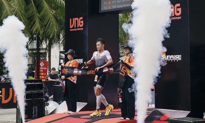 Lâm Quang Nhật lập cột mốc lịch sử, IRONMAN Việt Nam khép lại đầy cảm xúc