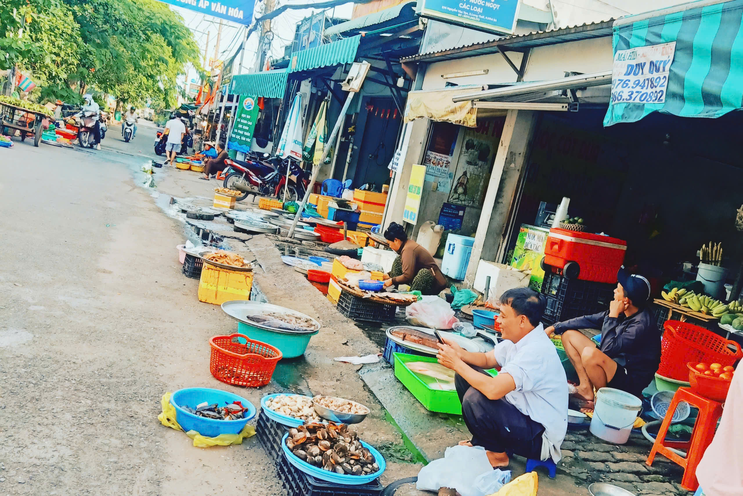 Nắng nóng cực đoan và cuộc sống của người lao động ngoài trời