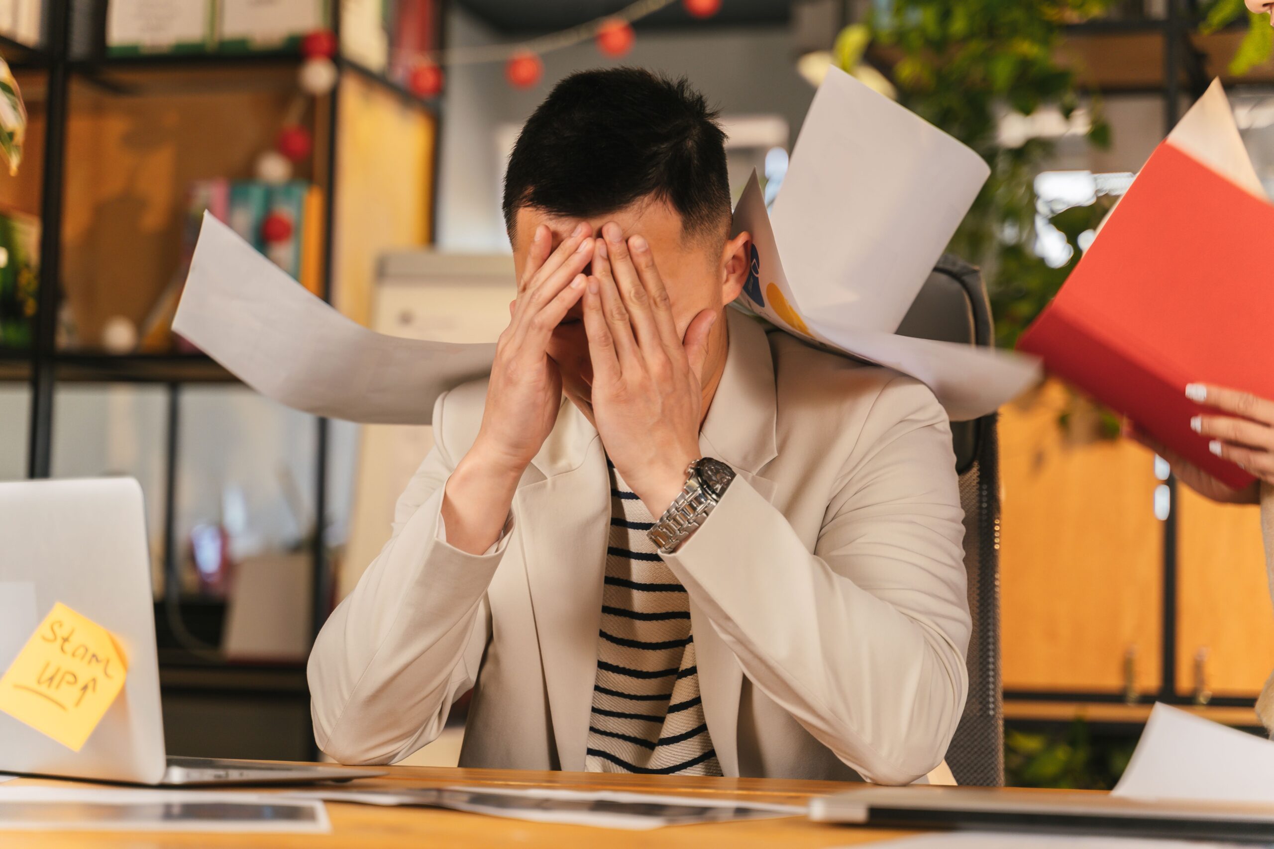 Phía sau hai chữ ‘mạnh mẽ’: Khi những người trụ cột cũng cần một điểm tựa để sẻ chia