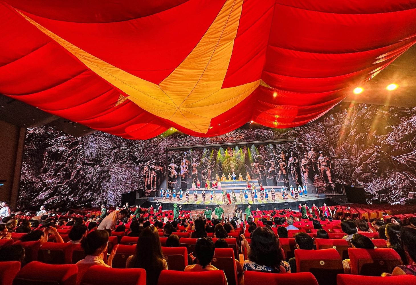 ‘Đất nước thiên hùng ca’ ra mắt ngày 10-7: Câu chuyện 4.000 năm lịch sử chạm mọi giác quan người xem