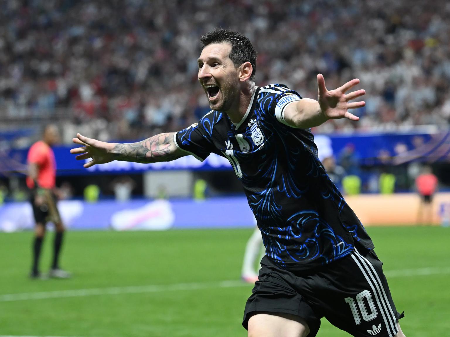 Messi rực sáng với cú đúp kiến tạo, Argentina ngược dòng nghẹt thở vào chung kết