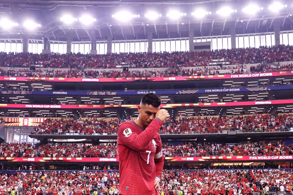 Tây Ban Nha tiễn Ronaldo rời World Cup, Bỉ hủy diệt chủ nhà Mỹ