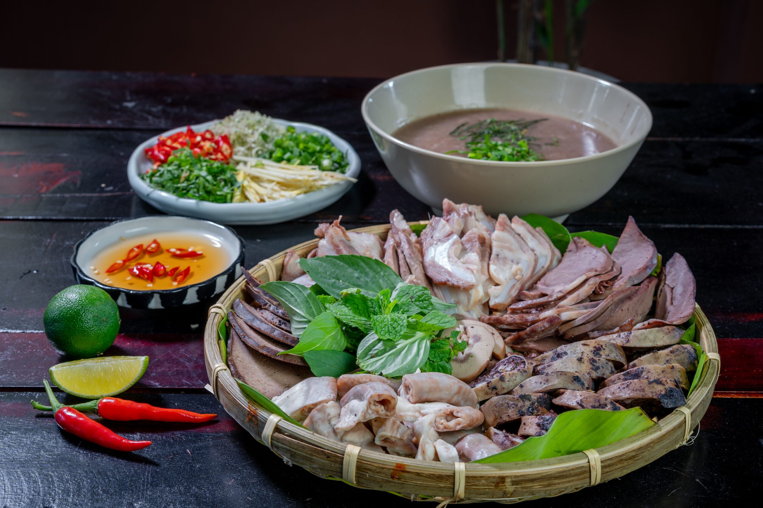 Cháo lòng Sài Gòn: Món ngon bình dân níu chân thực khách