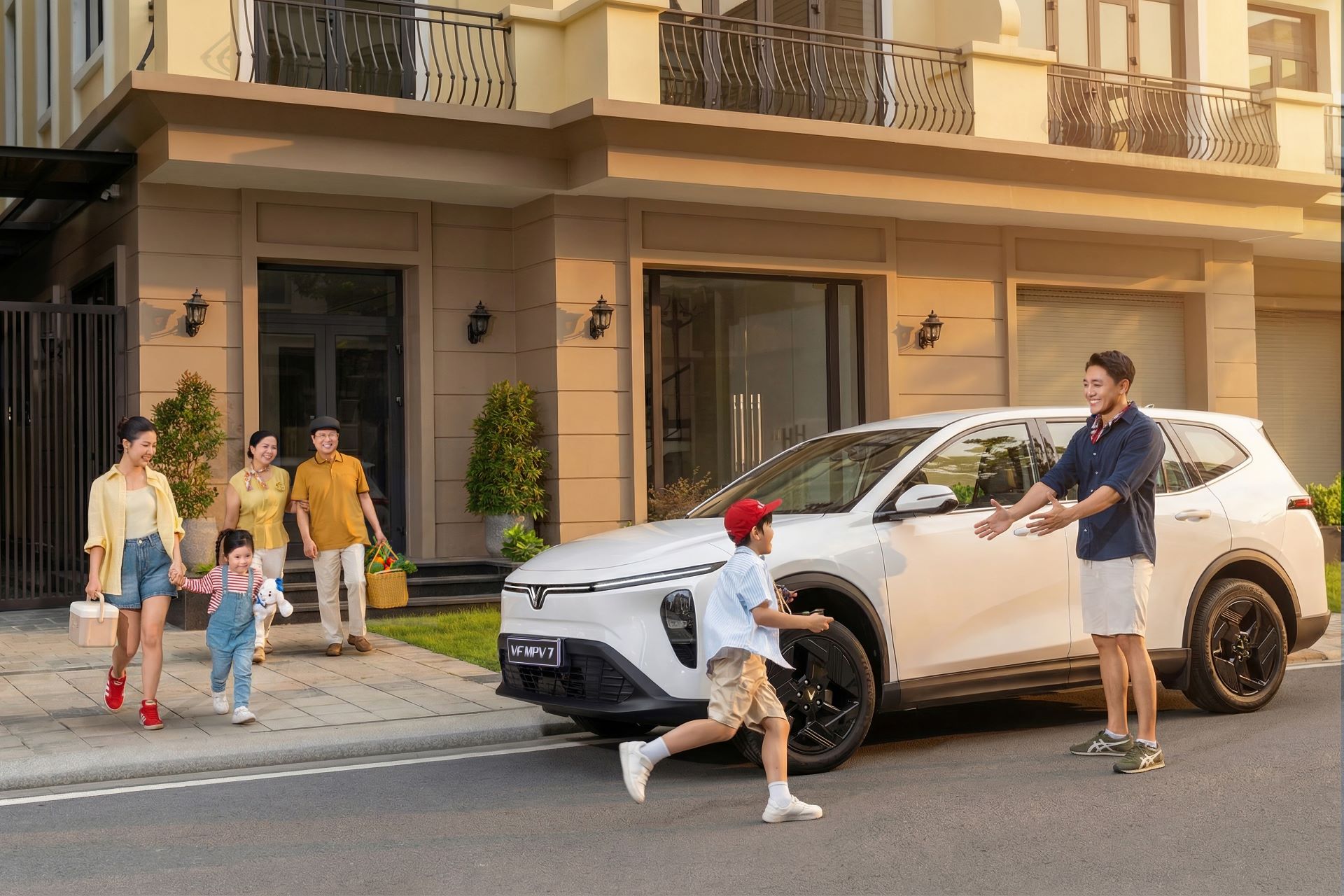 Chở đủ 7 người vẫn ‘bốc’, nuôi xe nhẹ ví: VinFast VF MPV 7 ghi điểm với gia đình Việt