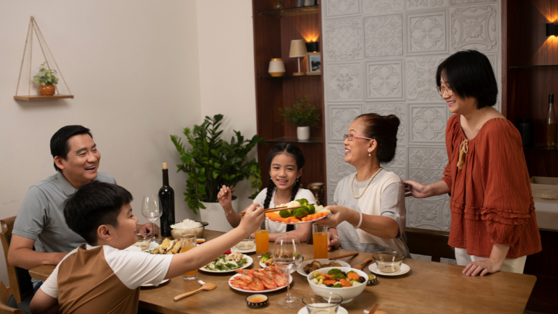 Vu Lan: Khi gia đình cần một cuộc trò chuyện hơn một món quà