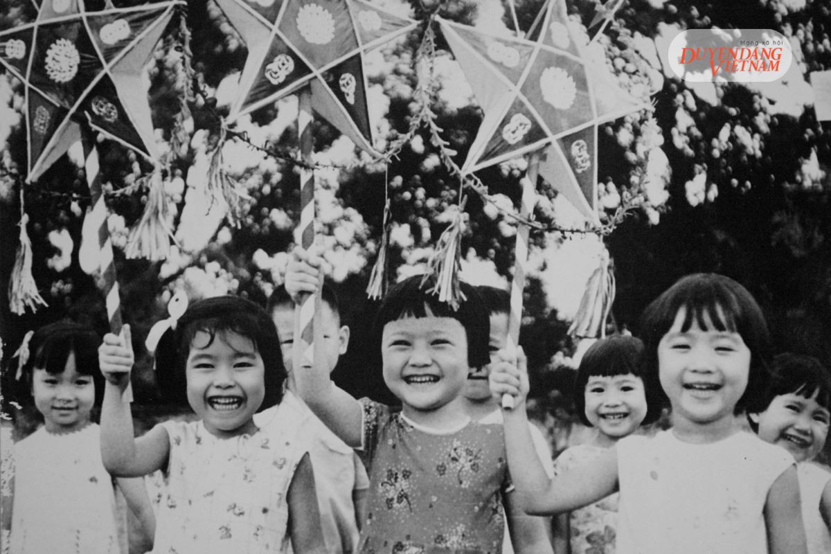 Khi ông Trăng xuống chơi, ký ức cũng trở về
