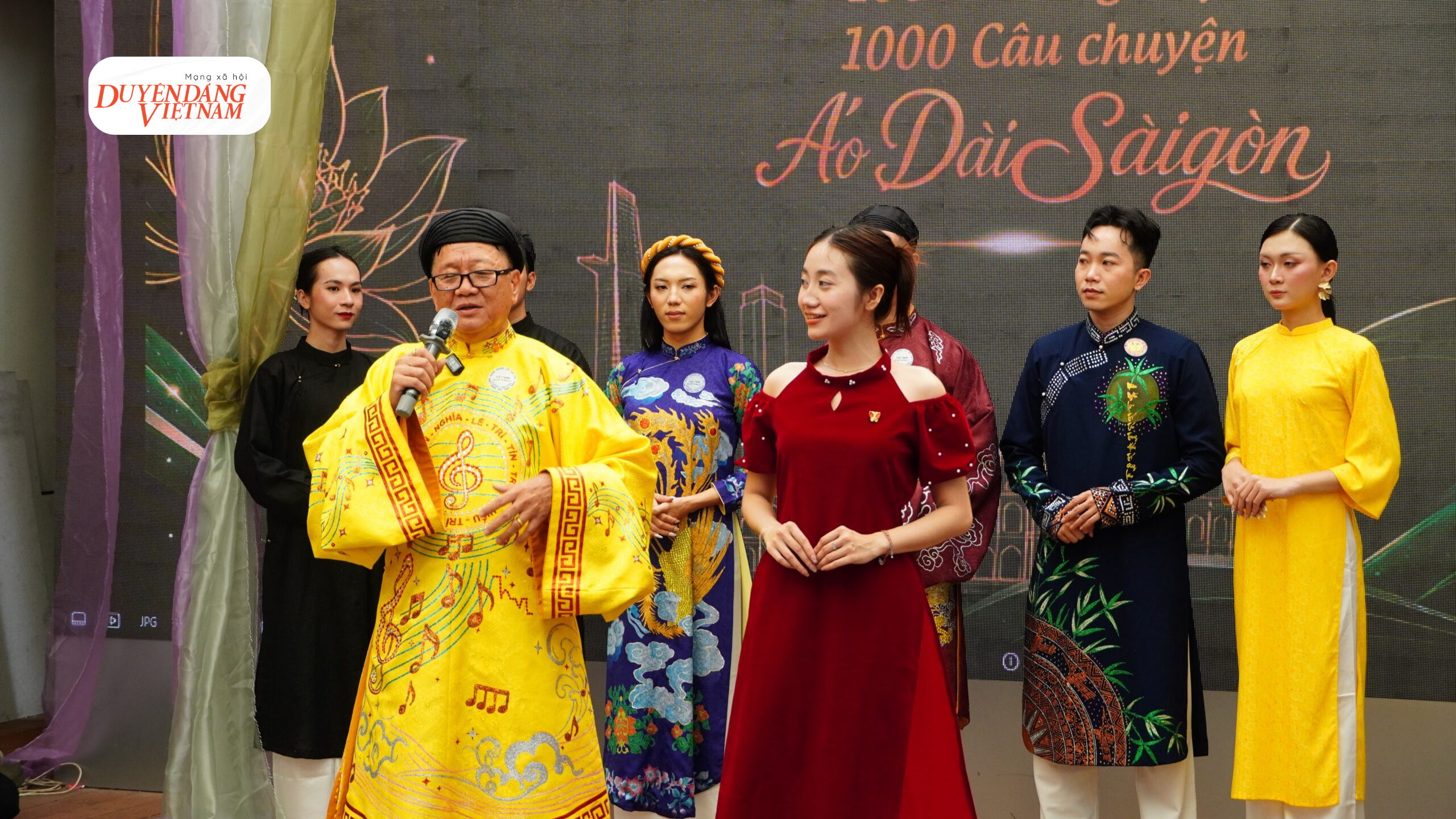 Nhìn lại Ngày hội văn hóa áo dài TP.HCM để thêm yêu di sản phía sau tà áo